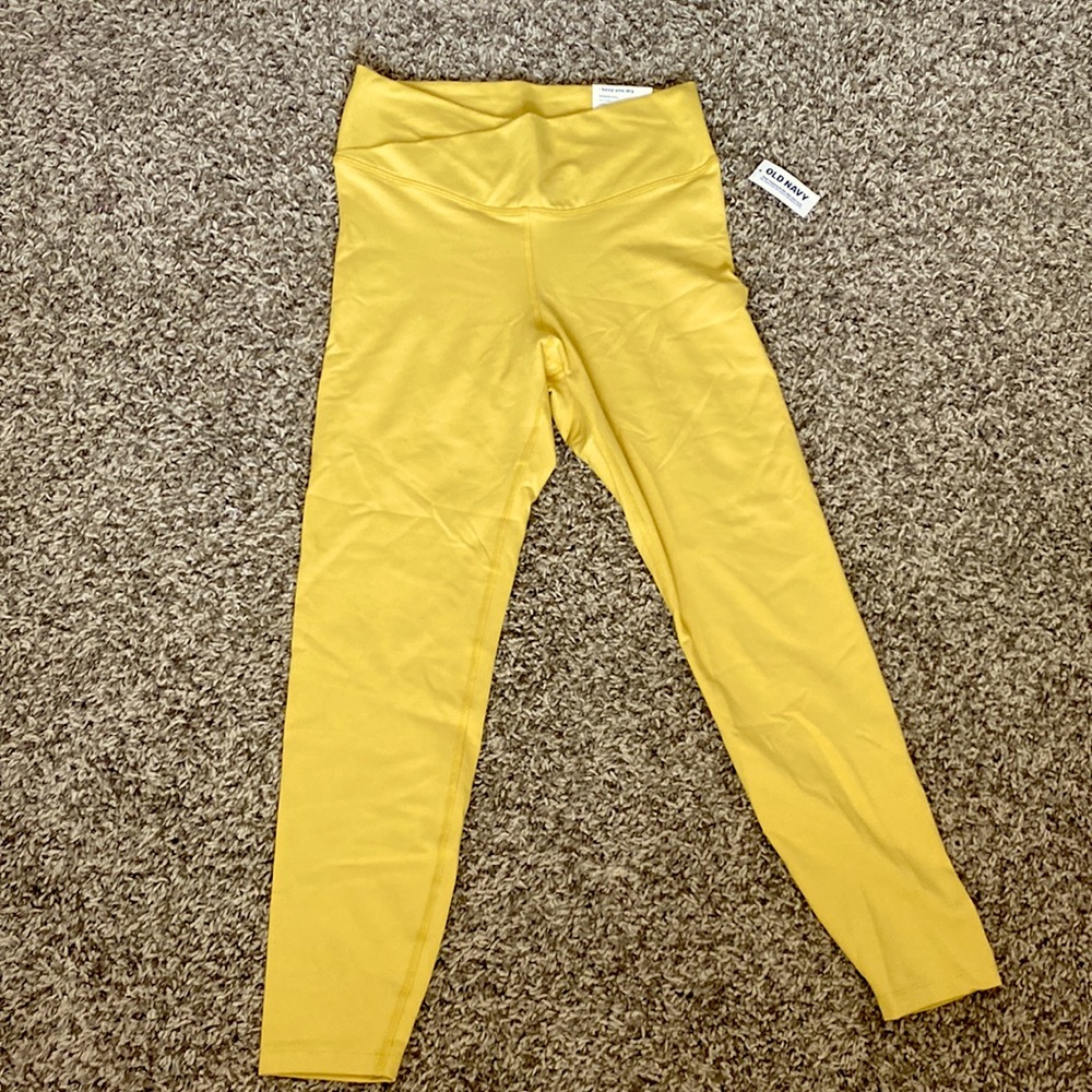 BRAND NEW WITH TAGS. very pretty color and super soft.